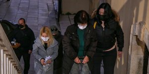 H ιδιοκτήτρια του γηροκομείου και η κόρη της