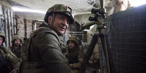 Μαζί με τους Ουκρανούς στρατιώτες στο Ντόνετσκ ο Βολοντίμιρ Ζελένσκι