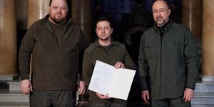 Ο Ζελένσκι υπέγραψε αίτηση ένταξης της Ουκρανίας στην ΕΕ