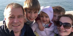 Η Ντέρντρε ΜόρλεΪ (δεξιά) αθωώθηκε λόγω παραφροσύνης για τους φόνους των τριών παιδιών της 