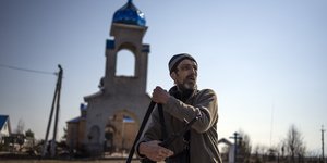 Ένας Ουκρανός ετοιμάζεται να πάει στην πρώτη γραμμή στο Yasnohorodka, στα περίχωρα του Κίεβο