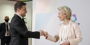 Ο πρόεδρος της Ουκρανίας Ζελένσκι και η πρόεδρος της Κομισιόν Φον ντερ Λάιεν