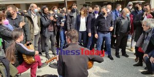 Αλέξης Τσίπρας, μουσικοί του δρόμου