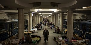 Άνθρωποι σε καταφύγιο στην Ουκρανία