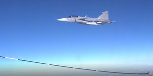 Ανεφοδιασμός εν πτήσει από μαχητικά του ΝΑΤΟ