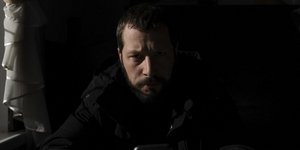 Ο βίντεο-δημοσιογράφος του Associated Press που απέδρασε από την κόλαση της Μαριούπολης