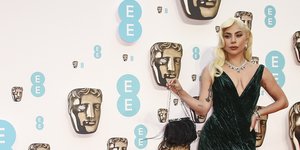 Η Lady Gaga στην τελετή απονομής των βραβείων BAFTA