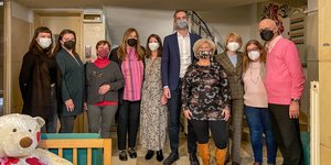 Ο Κώστας Μπακογιάννης στον Ξενώνα Φιλοξενίας γυναικών θυμάτων βίας