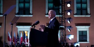 Στιγμιότυπο από την ομιλία Μπάιντεν στη Βαρσοβία