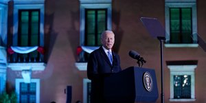 Ο Τζο Μπάιντεν στην ομιλία του από τη Βαρσοβία