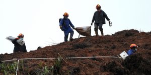 Συντριβή Boeing στην Κίνα: Βρέθηκαν ανθρώπινα λείψανα