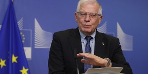 Ζοζεπ Μπορέλ αριστερο χερι