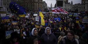 Χιλιάδες κατά του πολέμου 