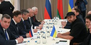 Στιγμιότυπο από τον πρώτο γύρο των διαπραγματεύσεων μεταξύ Ουκρανίας και Ρωσίας