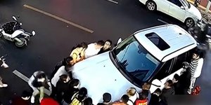 Κοριτσάκι αυτοκίνητο