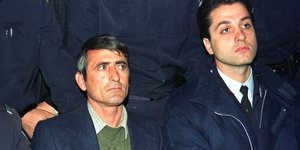 Ο Μανώλης Δουρής στο δικαστήριο, κατηγορούμενος για τον θάνατο του γιου του Νίκου