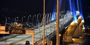 Η γέφυρα φωταγωγήθηκε για την Παγκόσμια Ημέρα των Γυναικών