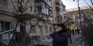 ουκρανια γυναικα κοιταει