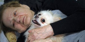 ηλικιωμένη πρόσφυγας από την Ουκρανία