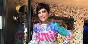 Κρις Τζενερ φορεμα λογκο 