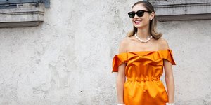 γυναίκα με ξανθά μαλλιά