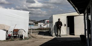 Άνδρας σε καταυλισμό Ρομά