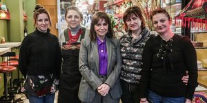 Κατερίνα Σακελλαροπούλου στο ουκρανικό εστιατόριο στα Εξάρχεια