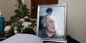 κορνιζα θεοδωρακης 