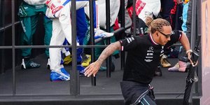 Η παρ' ολίγον τούμπα του Lewis Hamilton στη Formula 1