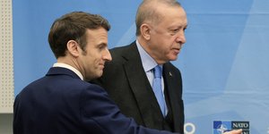 Ο Γάλλος πρόεδρος Εμανουέλ Μακρόν με τον Τούρκο ομόλογό του Ρετζέπ Ταγίπ Ερτντογάν