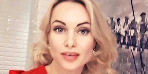 «Η πιο γενναία γυναίκα στον κόσμο» χαρακτηρίστηκε η Ρωσίδα δημοσιογράφος/Φωτογραφία: Facebook/Marina Ovsyannikova