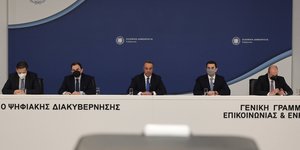 υπουργοί ανακοινώνουν μέτρα για ακρίβεια