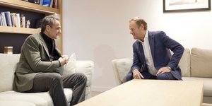 Ο Κυριάκος Μητσοτάκης με τον Donald Tusk σε συνάντησή τους στις Βρυξέλλες