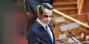 Μητσοτάκης με μπλε γραβάτα