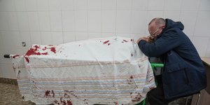 Νεκρός 16χρονος στην Ουκρανία πατέρας θρηνεί