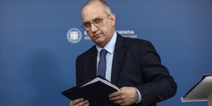Γιάννης Οικονόμου κραταει ντοσιε