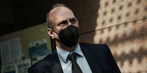Γιαννης ΟΙκονομου πλαγιαστη φωτο