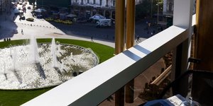 Με θέα όλη την Αθήνα. Από το σιντριβάνι της Ομόνοιας μέχρι την Ακρόπολη