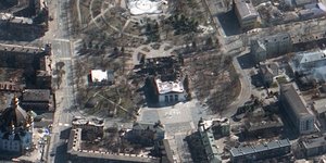 Ουκρανία, βομβαρδισμένο θέατρο Μαριούπολης