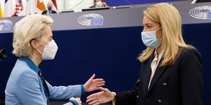 Φον ντερ Λάιεν και Μετσόλα για τις 100 μέρες από την έναρξη του πολέμου στην Ουκρανία