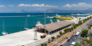 λιμανι πατρας κιτρινο πλοιο