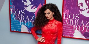 η Πενέλοπε Κρουζ με κόκκινο φόρεμα