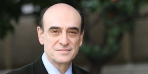 Ο καθηγητής Οικονομικών, Παναγιώτης Πετράκης