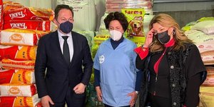 Αποστολή ζωοτροφών στην Ουκρανία από την Ελλάδα παρουσία Στέλιου Πέτσα