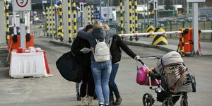 Ουκρανοί στα σύνορα με την Πολωνία