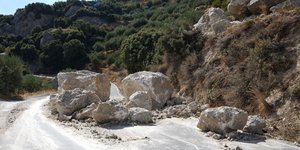 βραχια στο δρόμο