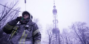 Συγκλονιστικές εικόνες μετά τον βομβαρδισμό του πύργου τηλεπικοινωνιών στο Κίεβο