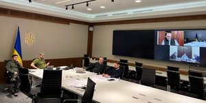 Μέσω τηλεδιάσκεψης συνεχίζονται σήμερα οι συνομιλίες μεταξύ Ρωσίας -Ουκρανίας