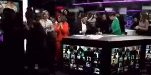 Η στιγμή που σύσσωμο το προσωπικό ρωσικού καναλιού παραιτείται on air ως διαμαρτυρία για τον πόλεμο