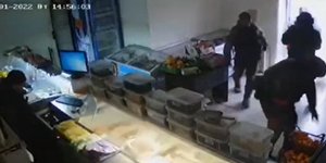 Βίντεο που δείχνει Ρώσους στρατιώτες να κάνουν πλιάτσικο